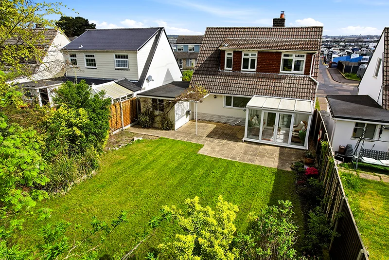 2-bed house in Poole