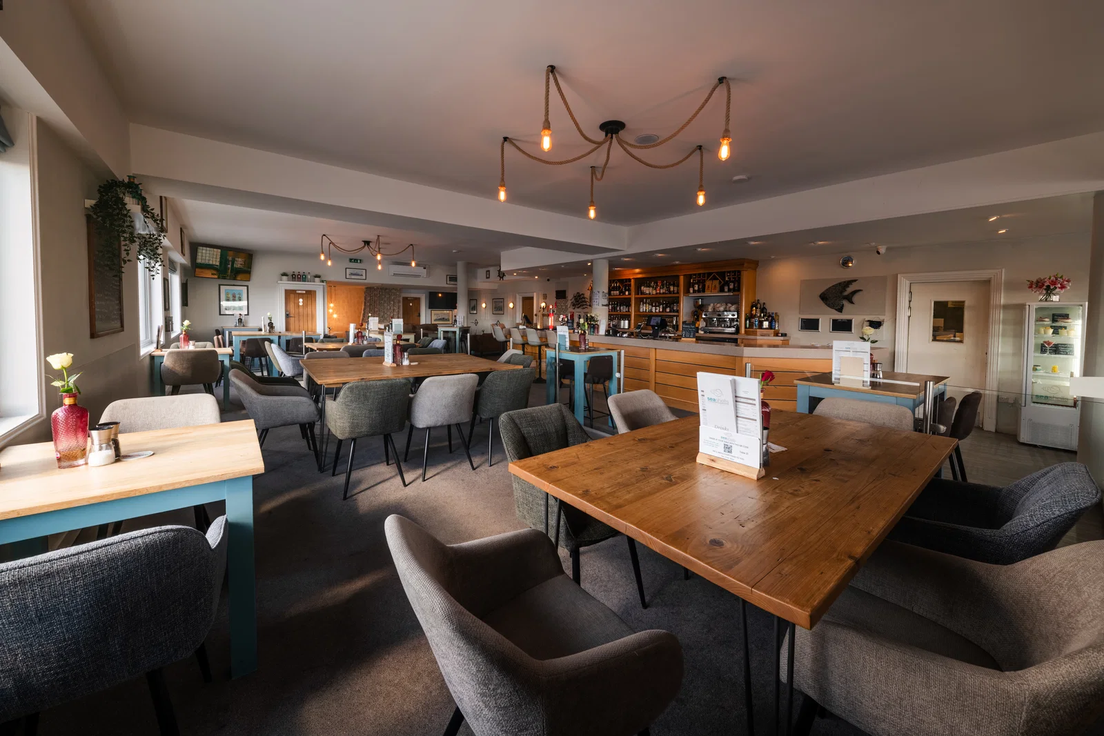 Restaurant tables and bar connection
