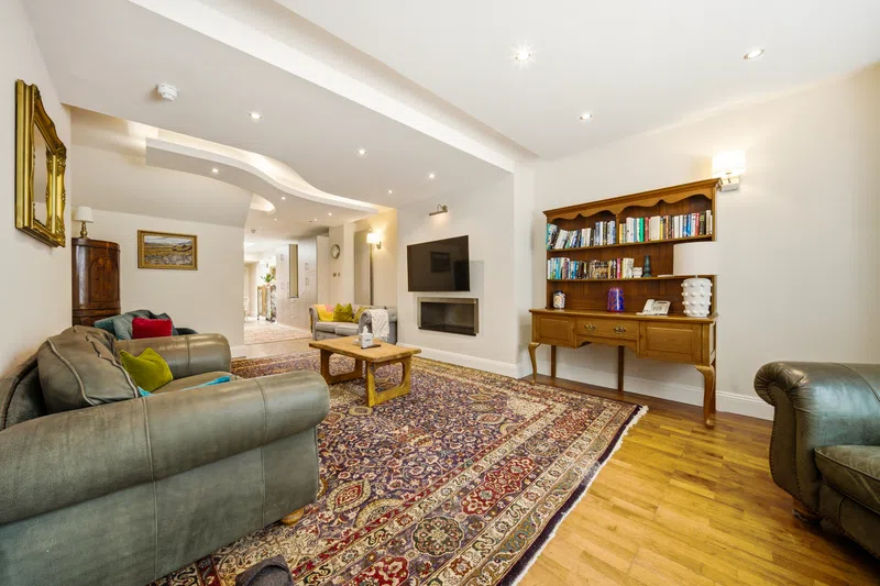 Southampton serviced apartment lounge with fireplace and built-in shelving