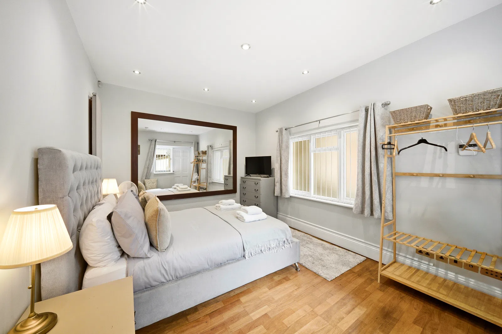 Southampton serviced apartment bedroom with upholstered bed and seating area